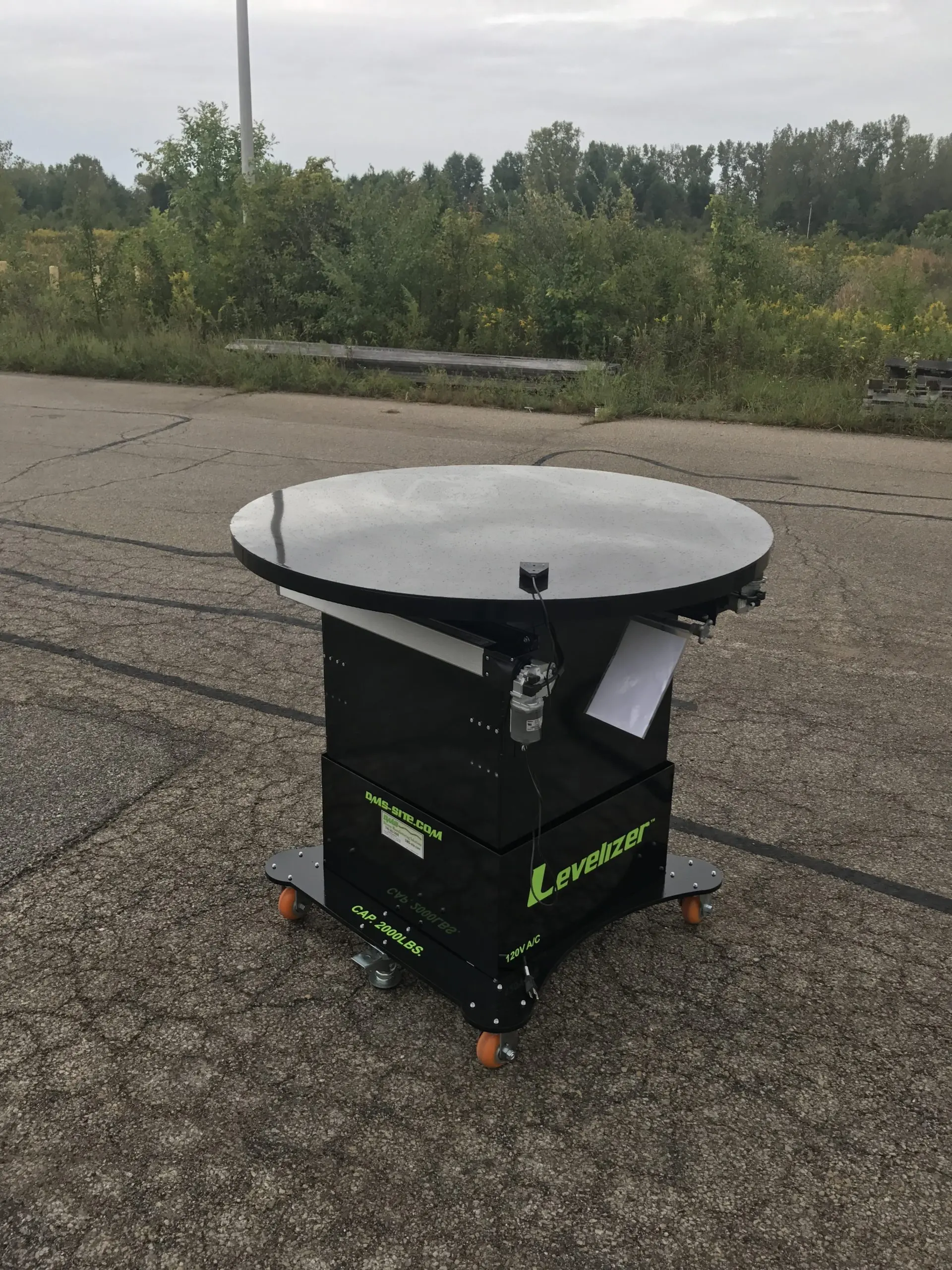 Levelizer® RND Round Table, view 2
